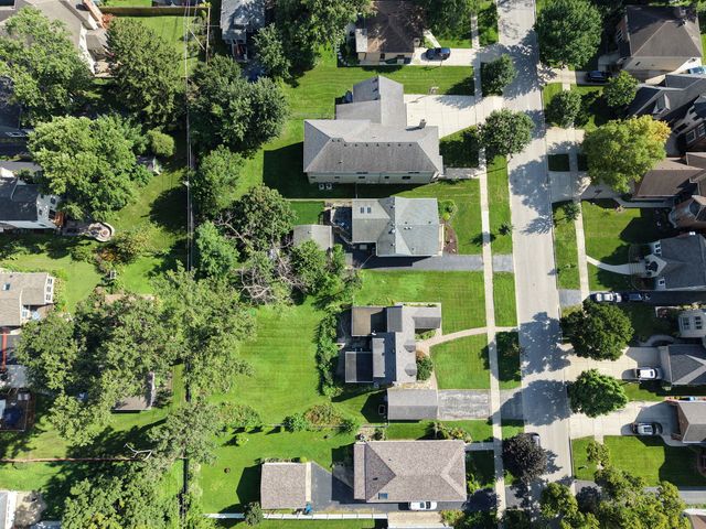 369 N Walnut Street, Elmhurst, IL 60126