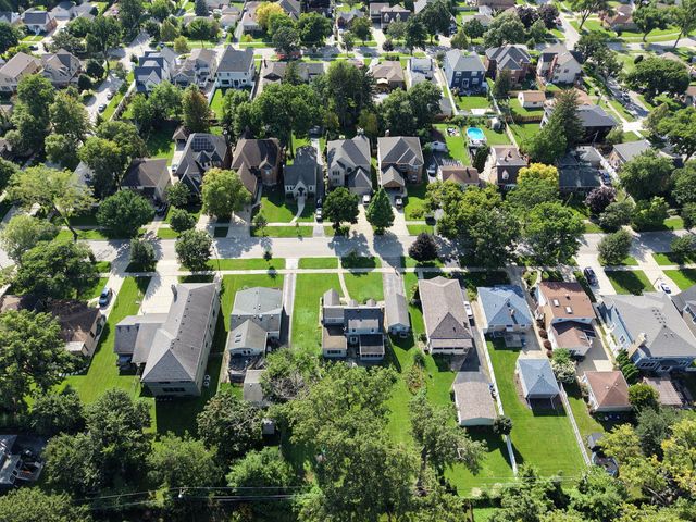 369 N Walnut Street, Elmhurst, IL 60126