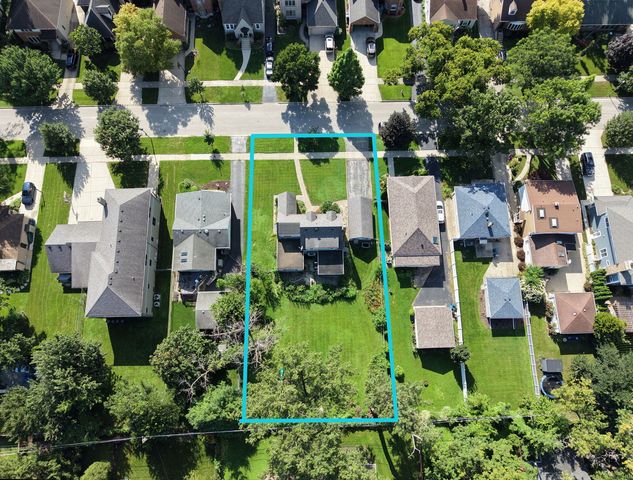 369 N Walnut Street, Elmhurst, IL 60126