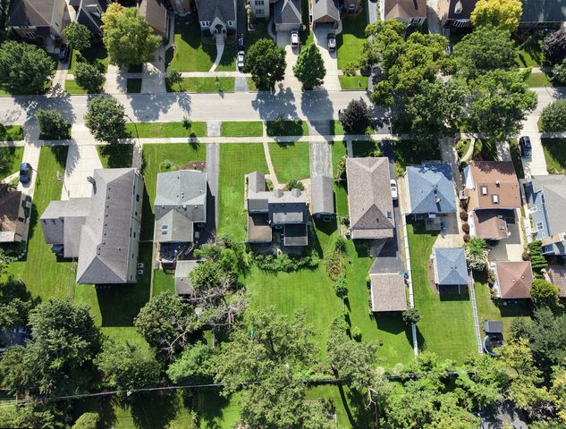 369 N Walnut Street, Elmhurst, IL 60126