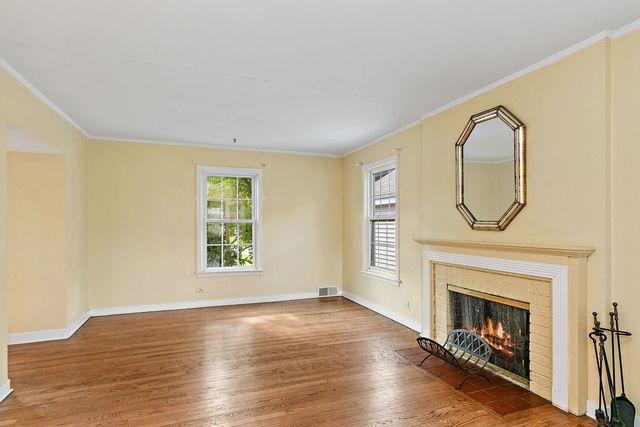 369 N Walnut Street, Elmhurst, IL 60126