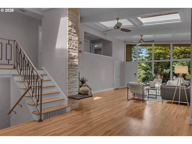 7825 Sw HALL Blvd, Beaverton, OR 97008