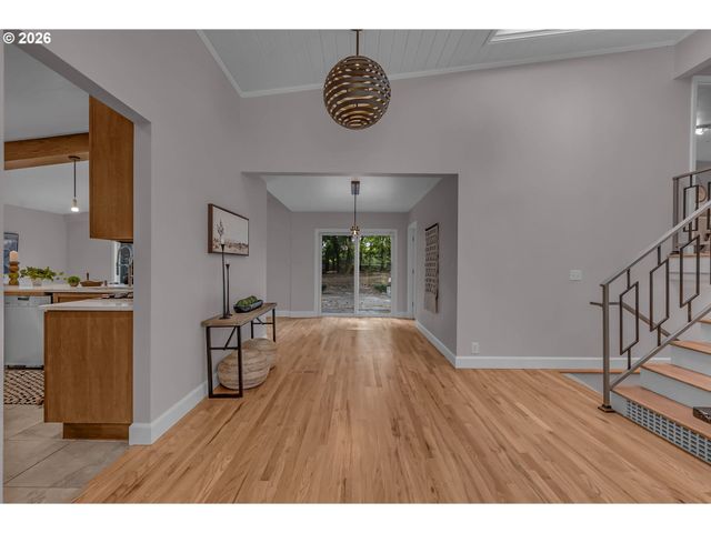 7825 Sw HALL Blvd, Beaverton, OR 97008