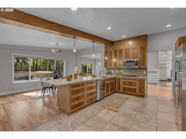 7825 Sw HALL Blvd, Beaverton, OR 97008