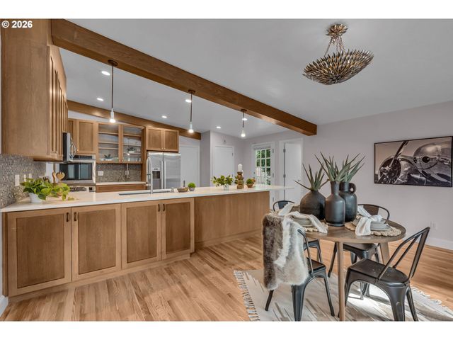 7825 Sw HALL Blvd, Beaverton, OR 97008