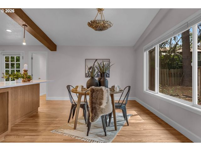7825 Sw HALL Blvd, Beaverton, OR 97008