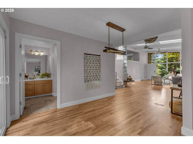 7825 Sw HALL Blvd, Beaverton, OR 97008