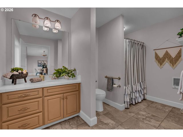 7825 Sw HALL Blvd, Beaverton, OR 97008