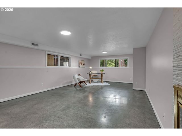 7825 Sw HALL Blvd, Beaverton, OR 97008