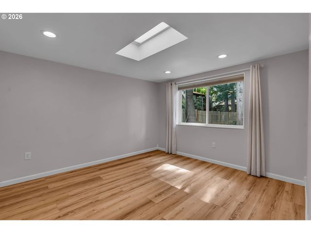 7825 Sw HALL Blvd, Beaverton, OR 97008