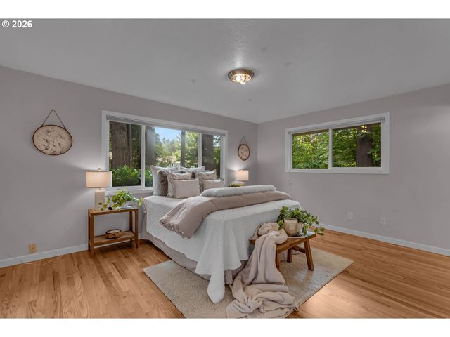 7825 Sw HALL Blvd, Beaverton, OR 97008