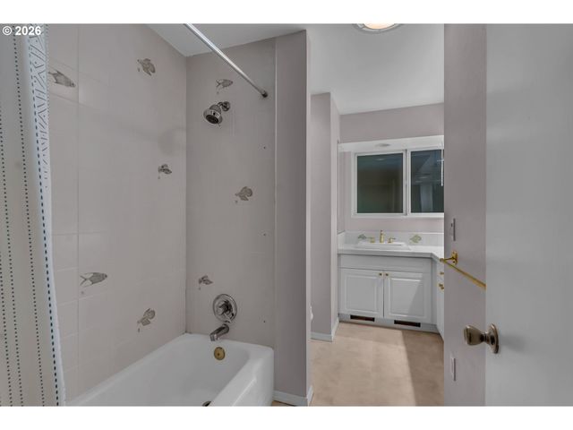 7825 Sw HALL Blvd, Beaverton, OR 97008