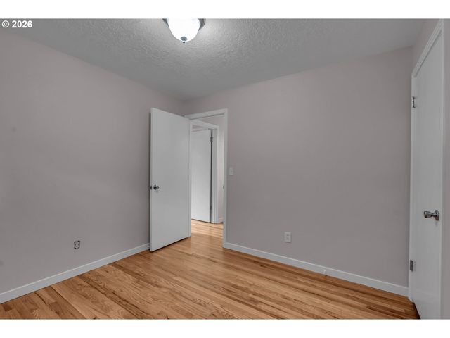 7825 Sw HALL Blvd, Beaverton, OR 97008