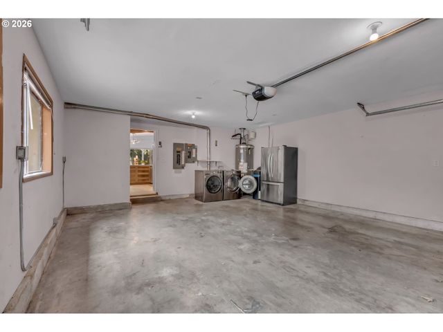 7825 Sw HALL Blvd, Beaverton, OR 97008