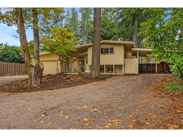 7825 Sw HALL Blvd, Beaverton, OR 97008