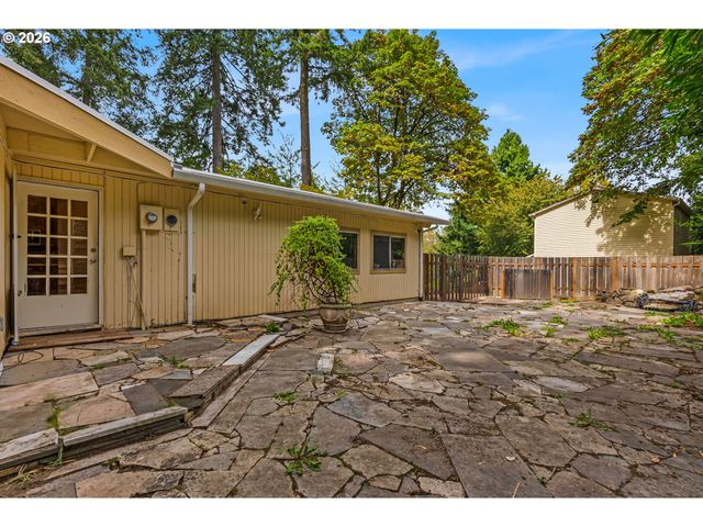 7825 Sw HALL Blvd, Beaverton, OR 97008