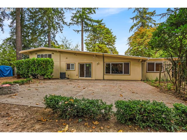 7825 Sw HALL Blvd, Beaverton, OR 97008