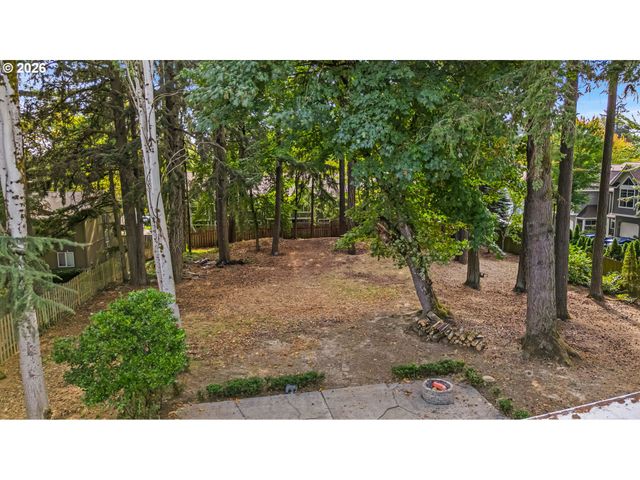 7825 Sw HALL Blvd, Beaverton, OR 97008