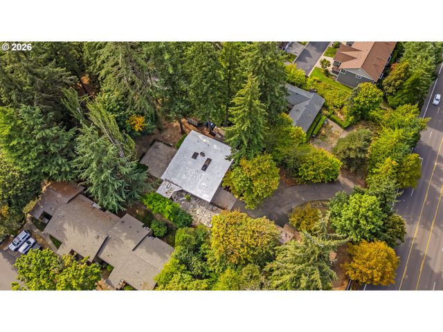 7825 Sw HALL Blvd, Beaverton, OR 97008
