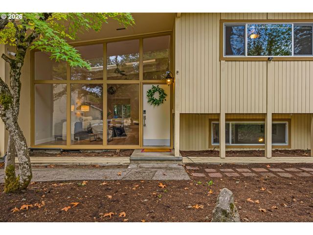7825 Sw HALL Blvd, Beaverton, OR 97008