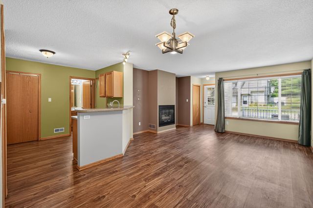 2211 Grand Avenue 6, West Des Moines, IA 50265