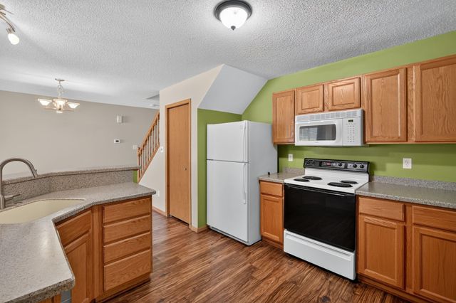2211 Grand Avenue 6, West Des Moines, IA 50265