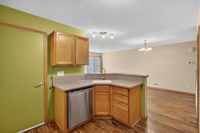 2211 Grand Avenue 6, West Des Moines, IA 50265