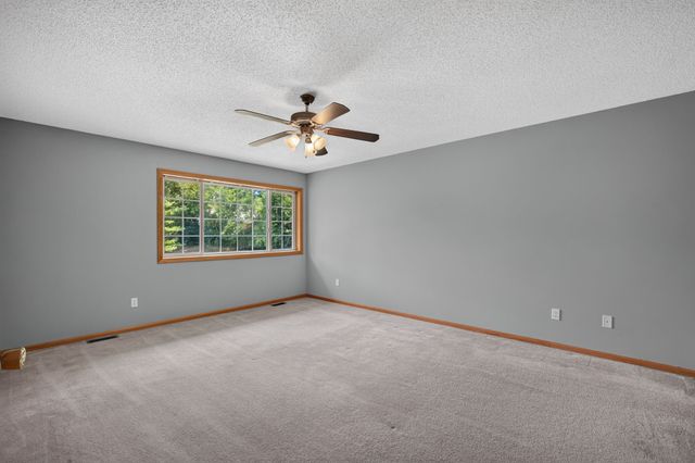 2211 Grand Avenue 6, West Des Moines, IA 50265