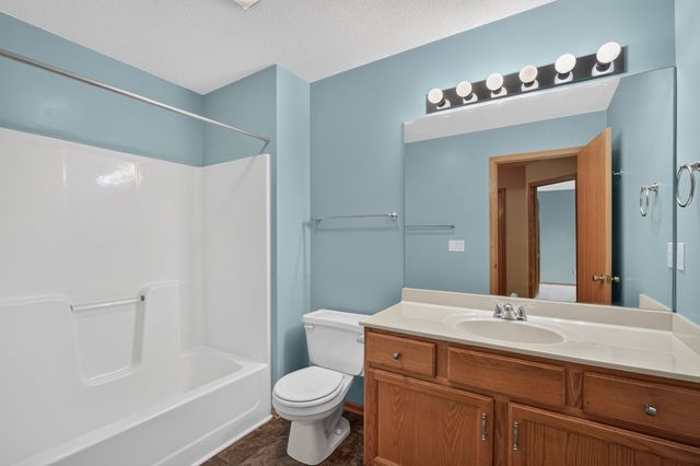 2211 Grand Avenue 6, West Des Moines, IA 50265
