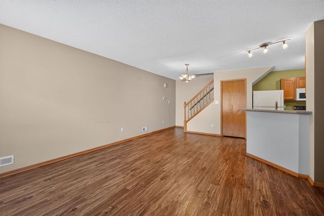 2211 Grand Avenue 6, West Des Moines, IA 50265