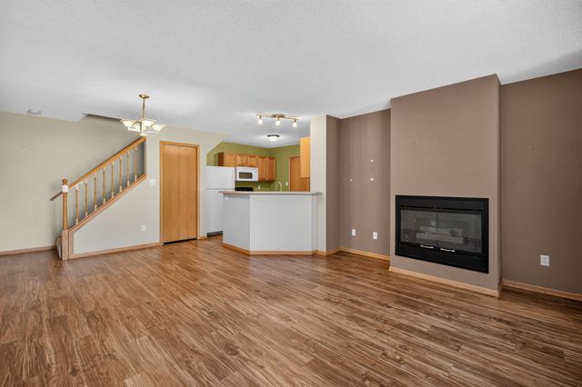 2211 Grand Avenue 6, West Des Moines, IA 50265