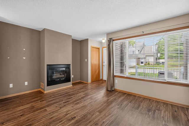 2211 Grand Avenue 6, West Des Moines, IA 50265