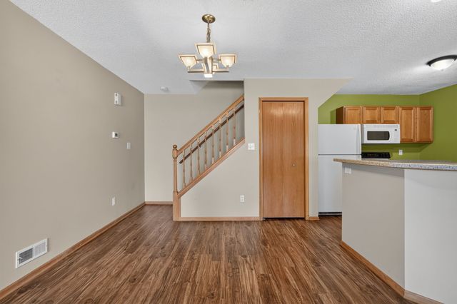 2211 Grand Avenue 6, West Des Moines, IA 50265