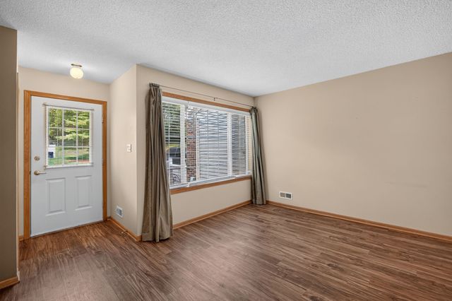 2211 Grand Avenue 6, West Des Moines, IA 50265