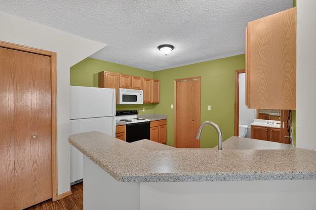 2211 Grand Avenue 6, West Des Moines, IA 50265