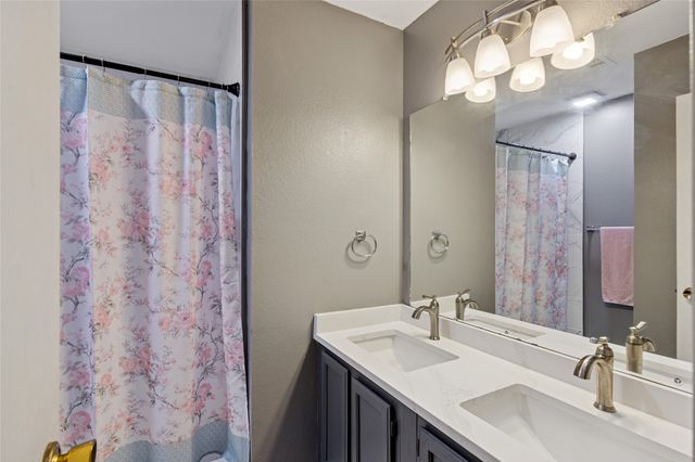 6604 Roxanne Way, Fort Worth, TX 76135