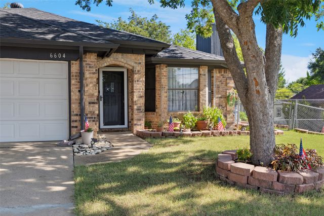 6604 Roxanne Way, Fort Worth, TX 76135