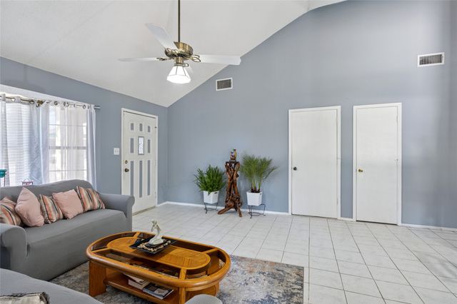 6604 Roxanne Way, Fort Worth, TX 76135