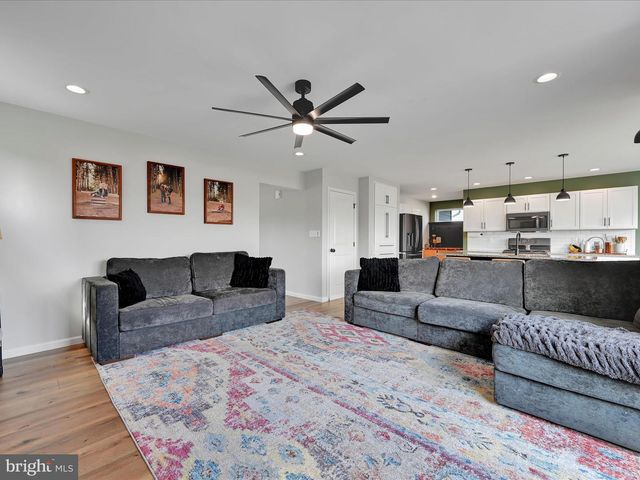 404 JARED WAY, New Holland, PA 17557
