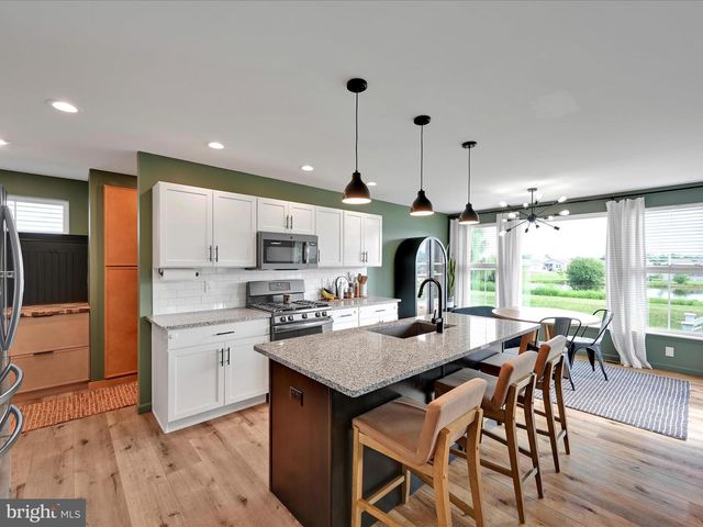 404 JARED WAY, New Holland, PA 17557