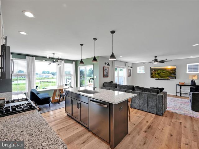 404 JARED WAY, New Holland, PA 17557