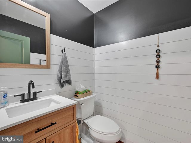 404 JARED WAY, New Holland, PA 17557