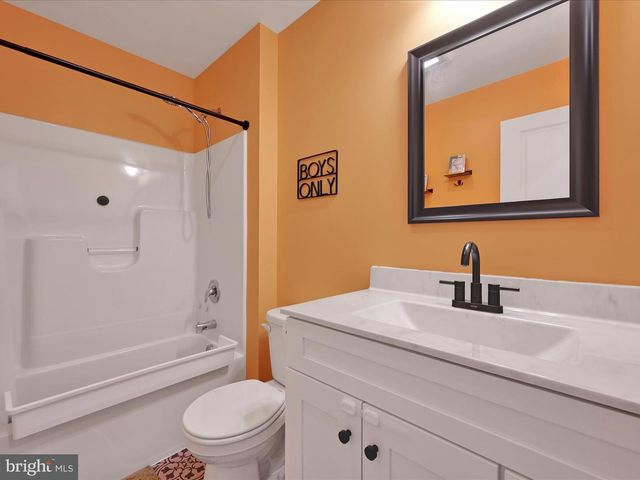404 JARED WAY, New Holland, PA 17557