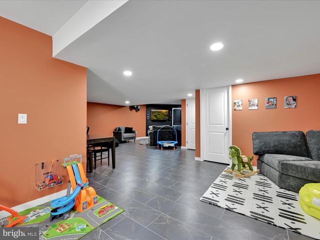 404 JARED WAY, New Holland, PA 17557