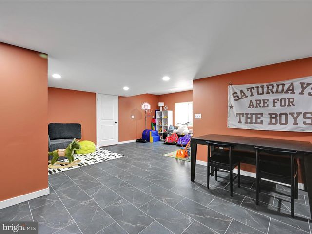 404 JARED WAY, New Holland, PA 17557