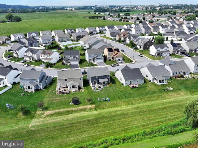 404 JARED WAY, New Holland, PA 17557