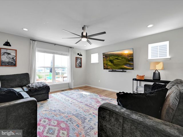 404 JARED WAY, New Holland, PA 17557