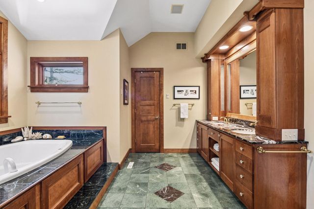 3 Circle E, Edina, MN 55436