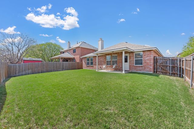 704 Bastrop Drive, Arlington, TX 76002