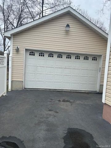 9 Lawrence Road, Poughkeepsie, NY 12601